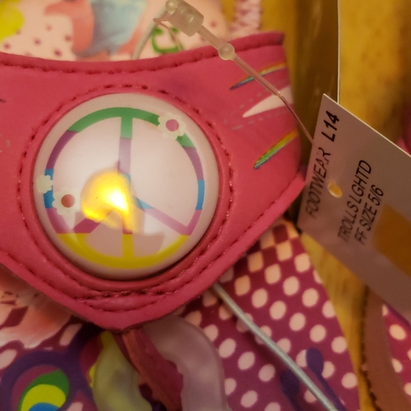 TROLLS LIGHTED FOOTWEAR SIZE 5/6 - Picture 12 of 12